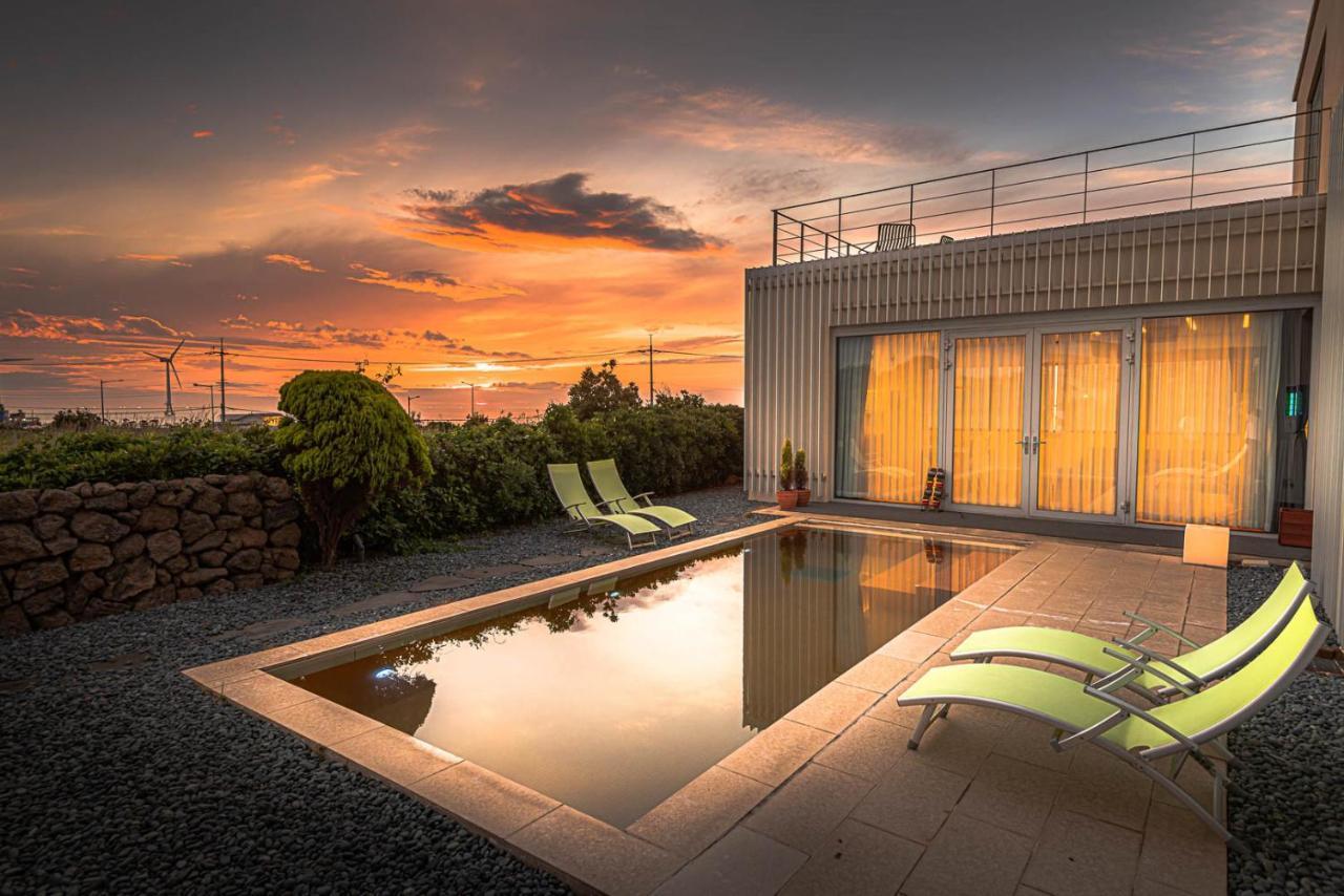Boutique Pool Villa Namib Jeju Exterior photo