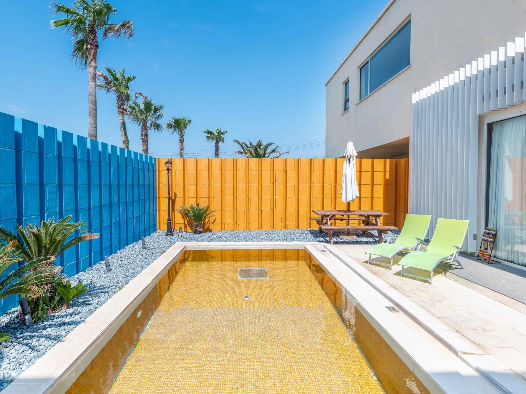 Boutique Pool Villa Namib Jeju Exterior photo